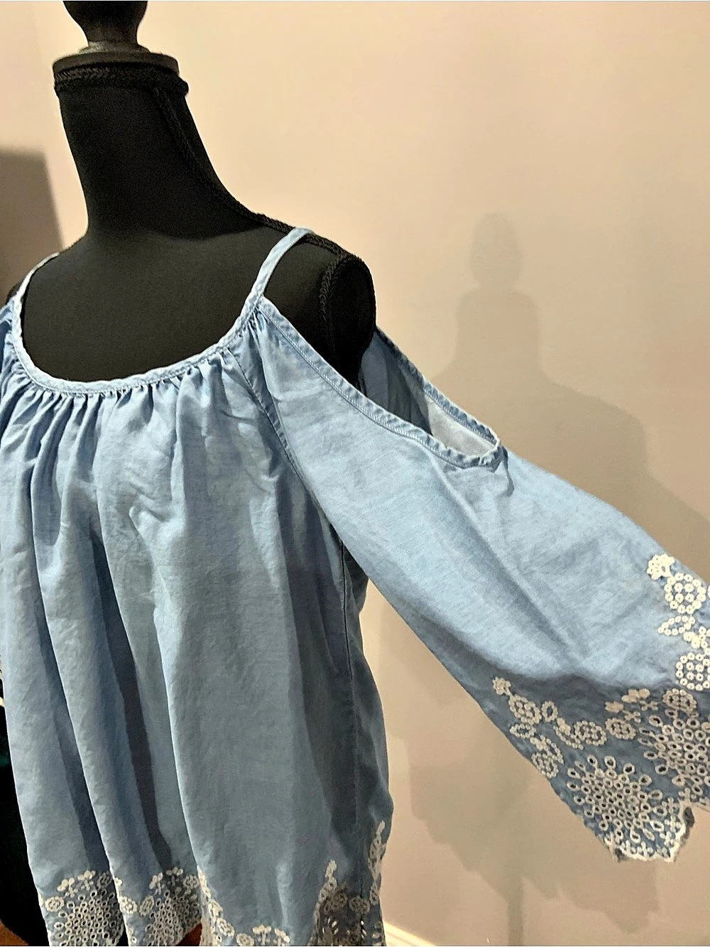 Karen Kane Blue Lace Trim Blouse Size Medium Like New